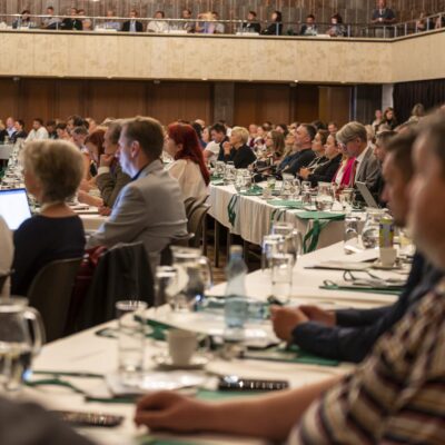 konference 25